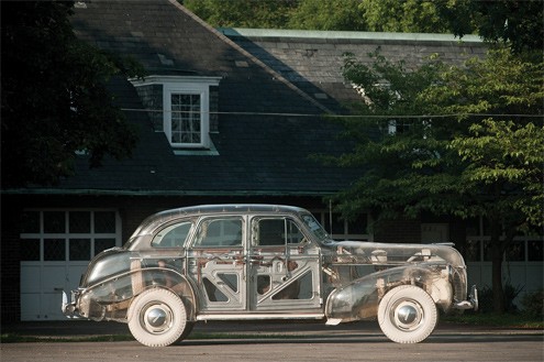 Pontiac Plexiglas Deluxe Six "Ghost Car" 1939-1940 xây dựng vào 1940 trên khung gầm của mẫu Pontiac Deluxe 1939. Có thân gần như hoàn toàn bằng thủy tinh nhựa dẻo nên có thể nhìn rõ toàn bộ nội thất, từ cabin đến khoang động cơ. Xe còn có nickname "Con ma".