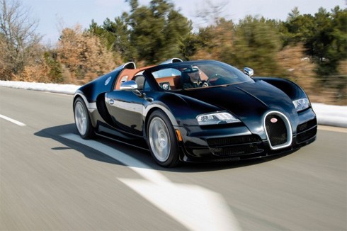 Bugatti Veyron Grand Sport Vitesse 2012 công suất 1.200 mã lực tại vòng tua 6.400 vòng/phút. Động cơ 8.0 W16 với 64 van, mô-men xoắn cực đại 1.500 Nm tại vòng tua 3.000 vòng/phút.
