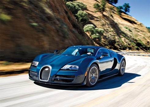 Bugatti Veyron Super Sport 2011 công suất 1.200 mã lực tại vòng tua 6.400 vòng phút. Động cơ 8.0 W16 với 64 van. Mô-men xoắn cực đại 1.500 Nm tại vòng tua 3.000 vòng/phút. Tốc độ tối đa 431,1 km/h.