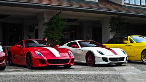 Ferrari 599 GTO (màu đỏ) và 599 SA Aperta.