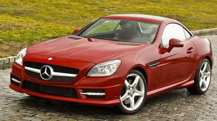 8. Mercedes-Benz SLK350 Động cơ: 3.5L V6 Công suất cực đại: 302 mã lực Thời gian tăng tốc từ 0-96 km/h: 5.5 giây Mức tiêu thụ nhiên liệu: 11.76 L/100 km nội thành và 8.4 L/100 km xa lộ