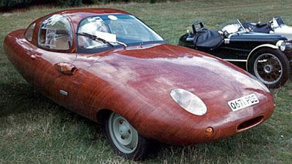 Tryane II được Friend Wood, một thợ mộc người Đức tạo ra dựa trên nền tảng chiếc Citroën 2CV.