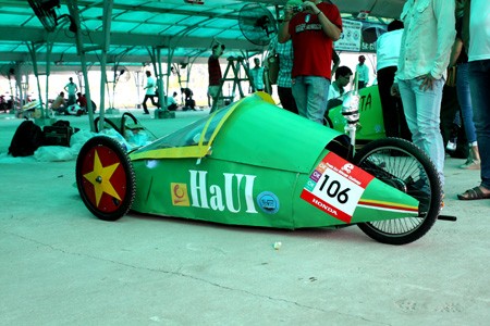 Cuộc thi “Lái xe sinh thái - Tiết kiệm nhiên liệu Honda” (EMC) khởi nguồn từ Honda Nhật Bản vào năm 1981 và chính thức được tổ chức tại Việt Nam năm 2010. Vòng chung kết của EMC lần thứ 3 đã diễn ra ngày 12/8 tại Công ty Honda Việt Nam, Phúc Yên, Vĩnh Phúc.