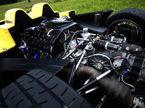 LeBlanc Mirabeau có công suất 700 mã lực từ động cơ 4,7 lít V8 và trọng lượng chỉ 812 kg. Tốc độ tối đa 370 km/h.