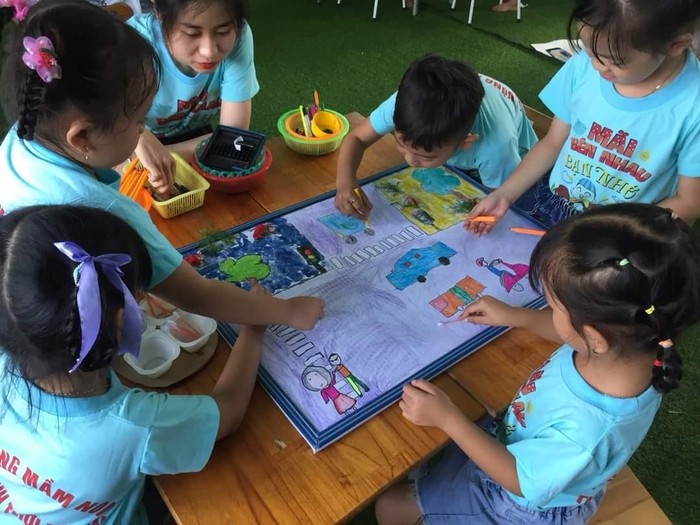 Các bé tại Trường Mẫu Giáo Thạnh Thới Thuận, huyện Trần Đề, tỉnh Sóc Trăng trong tiết học (Nguồn: Website nhà trường)