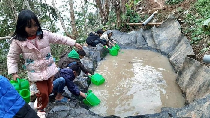 Tích trữ nước thải sinh hoạt để tái sử dụng ở Trường Phổ thông dân tộc bán trú tiểu học Tả Gia Khâu, huyện Mường Khương, tỉnh Lào Cai (Nguồn: Báo Giáo dục và Thời đại)