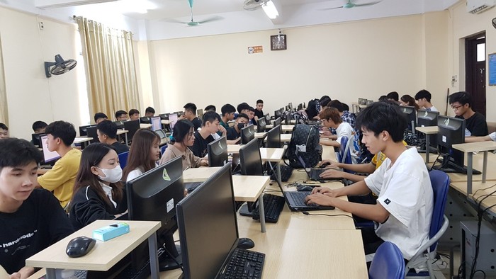 Sinh viên Khoa Công nghệ thông tin - Trường Cao đẳng Kinh tế Công nghiệp Hà Nội trong giờ học (Nguồn: Website nhà trường).
