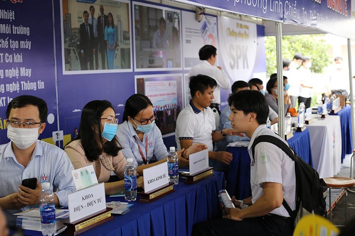 Trường Đại học Sư phạm Kỹ thuật Thành phố Hồ Chí Minh trong ngày hội tư vấn tuyển sinh (Ảnh: Website nhà trường).