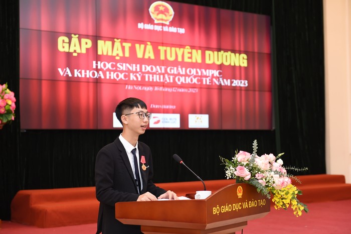Em Nguyễn An Thịnh, Huy chương Vàng Olympic Toán học Quốc tế năm 2023.