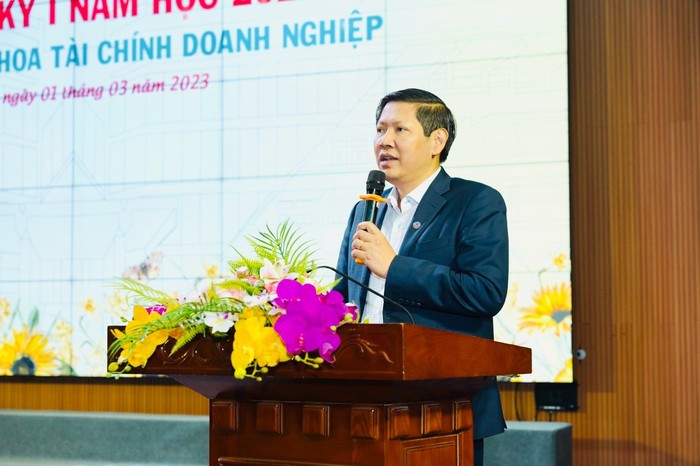 Phó Giáo sư, Tiến sĩ Vũ Văn Ninh - Trưởng khoa Tài chính Doanh nghiệp (Học viện Tài chính) (Ảnh: NVCC).