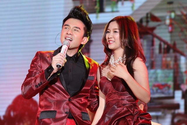 Trước đây, Đinh Hương từng la fan hâm mộ của ca sĩ Đan Trường, trong liveshow cả hai có màn song ca đầy tình tứ trong liên khúc "Ước mơ ngọt ngào".