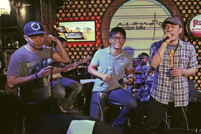 Nhóm MTV và ca sĩ Lam Trường cùng nhau tập luyện cho màn kết hợp lần đầu tiên.