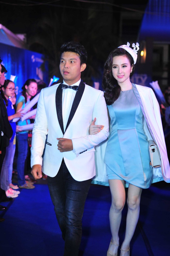 Angela Phương Trinh như quý cô sang trọng cạnh stylist Đỗ Long.