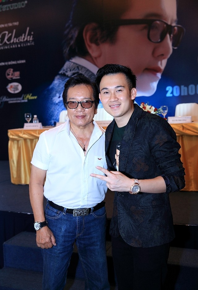 Dương Triệu Vũ là một trong những ca sĩ khách mời trong liveshow của Elvis Phương.