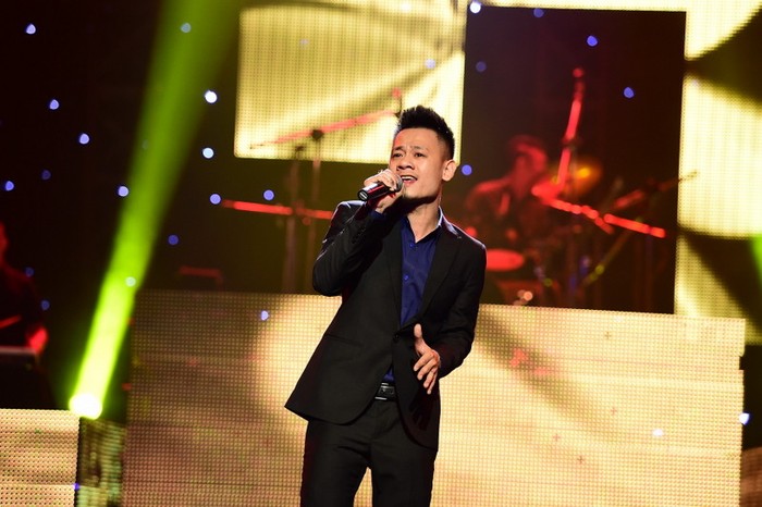 Nhạc sĩ Nguyễn Đức Cường đã mang đến một không khí sôi đọng cùng ca khúc Bước Cùng Thời Gian do chính anh thể hiện cùng bản phối của nhạc sĩ Thanh Tâm.