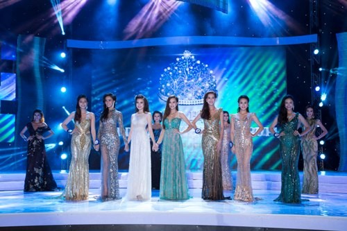Top 7 của cuộc thi Hoa hậu Đại dương Việt Nam 2014. (Xem thêm: &apos;Dậy sóng&apos; vì thí sinh Hoa hậu Đại dương ngô nghê về giàn khoan 981)