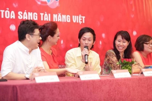 Danh hài Hoài Linh là giám khảo mới nhất của chương trình.