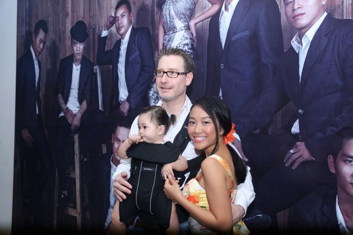Ca sĩ Đoan Trang có mặt cùng chồng va con gái.