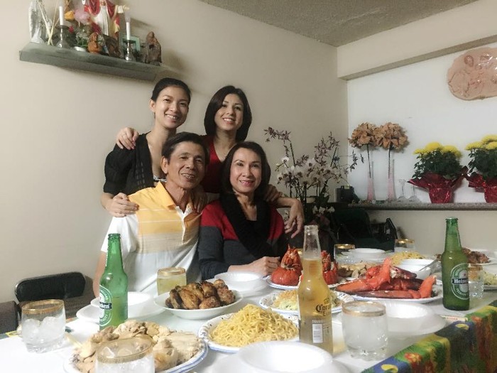 Gia đình ca sĩ Phạm Thanh Thảo quây quần bên nhau đón năm mới tại Mỹ.