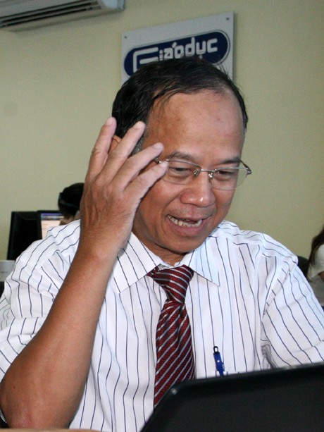 TS. Nguyễn Minh Phong đang trả lời câu hỏi của ban đọc báo điện tử Giáo Dục Việt Nam.