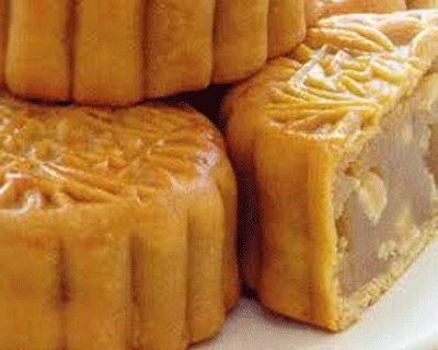 Bánh Trung thu Việt chứa nhân bánh nhập từ Trung Quốc khiến người tiêu dùng mất niềm tin.