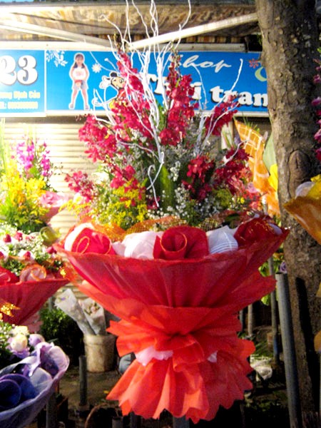 Bó hoa lan này cũng có giá không dưới 1,5 triệu đồng.