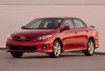 19. Toyota Corolla Giá khởi điểm: 16.130 USD.