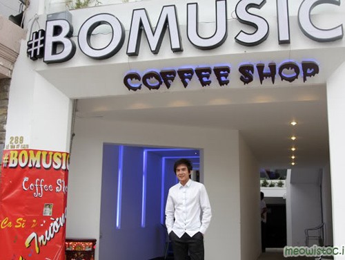 Đan Trường: #Bo Music và lợi thế của anh Bo Quán café này anh Bo đã mở cách đây hơn 2 năm và ngay trong buổi khai trương có gần 1.000 người tham dự tính cả khách mời và fan, đủ để thấy lợi thế của Đan Trường như thế nào trên thương trường. # Bo Music được anh ấp ủ khá lâu và chuẩn bị kỹ càng trước khi quyết định chính thức.