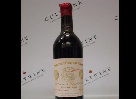 11. 1947 Château Cheval Blanc Với trị giá hiện nay 304.375 USD, 1947 Château Cheval Blanc được nhìn nhận là tuyệt tác mọi thời đại của hãng Bordeaux. Một thương nhân bí mật người Thụy Sỹ sở hữu chai rượu đã bán đấu giá thông qua nhà Christie’s tại Geneva. Chai rượu đặc biệt ở chỗ qua 50 năm nó vẫn giữ được hương vị thơm ngon tuyệt vời. Với trị giá hiện nay 304.375 USD, 1947 Château Cheval Blanc được nhìn nhận là tuyệt tác để đời của hãng Bordeaux. Một thương nhân bí mật người Thụy Sỹ sở hữu chai rượu đã bán đấu giá thông qua nhà Christie’s tại Geneva. Chai rượu đặc biệt ở chỗ qua 50 năm nó vẫn giữ được hương vị thơm ngon tuyệt vời.