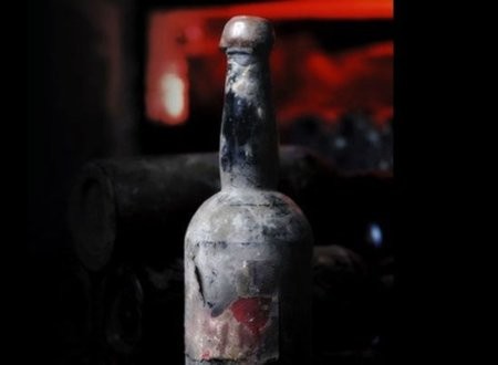 4. 1775 Massandra Sherry là loại rượu cổ nhất từ trước tới nay của nhà máy rượu vang Massandra. Nguyên liệu làm ra Sherry chỉ có thể lấy từ các cánh đồng nho tại Nga. Năm 2001, Sherry đã được mua ở London với giá 43.000 USD (tương đương 52.000 USD ngày nay). Sherry là loại rượu cổ nhất từ trước tới nay của nhà máy rượu vang Massandra. Nguyên liệu làm ra Sherry chỉ có thể lấy từ các cánh đồng nho tại Nga. Năm 2001, Sherry đã được mua ở London với giá 43.000 USD (tương đương 52.000 USD ngày nay).