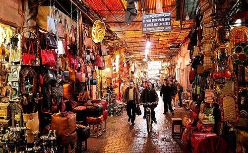 Marrakech là thành phố ở Ma-rốc, và là một trong những thành phố mua sắm nhộn nhịp nhất ở châu Phi.