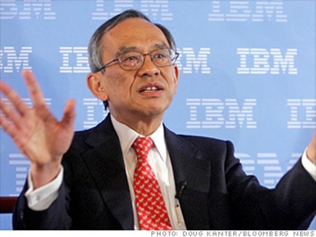 11. Henry Chow Chức vị: Cựu chủ tịch kiêm CEO của IBM tại Trung Quốc đại lục. Tuổi: 65 Trong suốt 40 năm làm việc tại tập đoàn công nghệ IBM, Henry Chow là người đặt nền móng cho IBM Trung Quốc. Ông giúp xây dựng Trung tâm dịch vụ toàn cầu và Trung tâm phát triển toàn cầu của IBM, thiết lập hệ thống đào tạo nhân lực và biến Trung Quốc trở thành thị trường chiến lược.