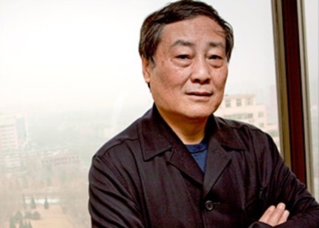 12. Zong Qinghou Chức vị: Chủ tịch kiêm CEO Hangzhou Wahaha Group. Tuổi: 66 Zong Qinghou là người đã chứng kiến nhiều cải cách và chính sách mở của của chính quyền Trung Quốc. Ông đã thấy được thách thức từ Coca-Cola and Pepsi. Tuy vậy, vượt qua mọi khó khăn, Zong đã đưa Wahaha Group trở thành một đế chế nước giải khách hàng đầu thế giới với doanh thu hàng năm đạt 7,9 tỷ USD. Trong 2 năm qua, ngoài kinh doanh nước giải khát và sản phẩm sữa, Zong còn chuyển sang kinh doanh thêm vật liệu thô và bán lẻ.