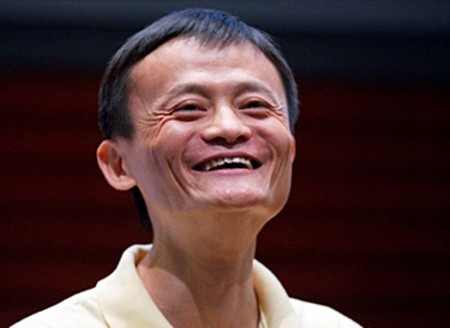 5. Jack Ma Chức vị: Chủ tịch kiêm CEO của Alibaba Group. Tuổi: 47 Sau 12 năm dìu dắt công ty, nhà lãnh đạo Jack Ma của tập đoàn Alibaba đã trở thành một trong những doanh nhân được nể trọng nhất trên thế giới. Với thị trường trực tuyến, Ma đã tạo nên cuộc cách mạng và thay đổi thói quen tiêu dùng của người Trung Quốc. Hiện Ma đang có ý định thâu tóm Yahoo