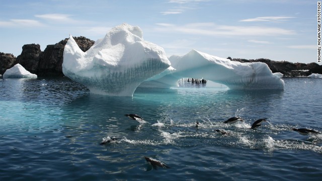 8. Đảo Heroina, Nam Cực Heroina chỉ là một hòn đảo nhỏ ở Nam Cực nhưng chắc chắn sẽ tạo cho du khách ấn tượng sâu sắc khi được chiêm ngưỡng hình thù độc đáo của những tảng băng trôi nơi đây.