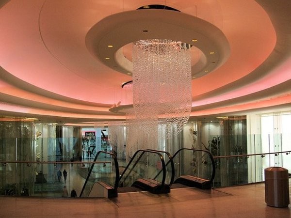 1. Westfield London Shopping Centre (Anh) Nằm ở phía đông thủ đô London, trung tâm mua sắm này sở hữu hàng loạt cửa hàng sang trọng của các thương hiệu thời trang nổi tiếng thế giới như Burberry, Dior, Gucci…