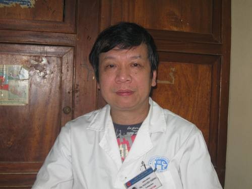 Bác sĩ Nguyễn Thống, BV XanhPon: Chưa có đề tài khoa học nào nghiên cứu về việc uống rượu có chứa vàng có thể tăng cường sức khỏe.