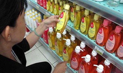Dầu gội Johnson Baby Shampoo được bày bán trong các siêu thị ở Việt Nam. (Ảnh: Tuổi trẻ)