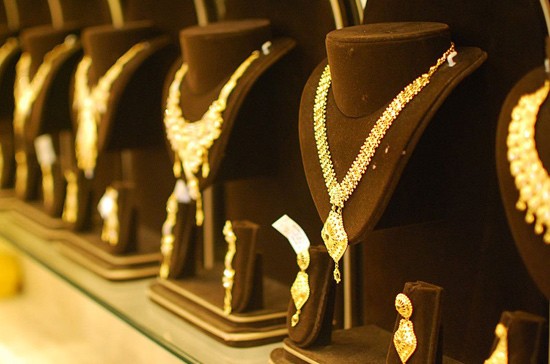 Ngoài vàng, thời gian gần đây, nhiều người dân cũng có nhu cầu mua trang sức kim cương và bạch kim.