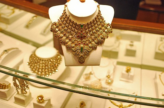Zaveri Bazaar được coi là trung tâm kinh doanh vàng lớn nhất Ấn Độ