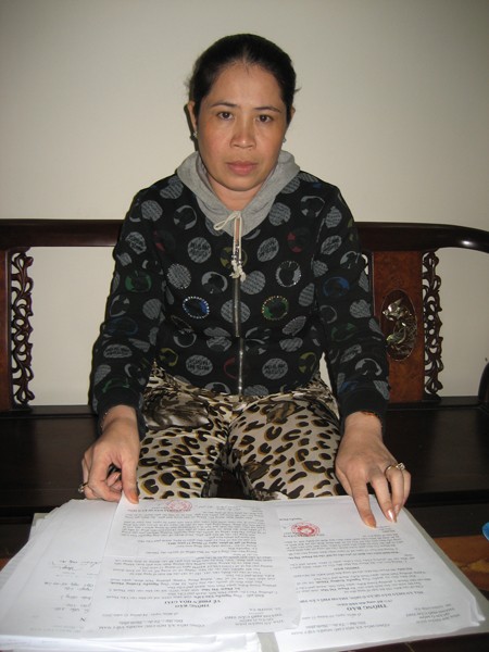 Bà Phạm Thị Mai bức xúc vì tiền cá vẫn chưa được trả. Bà Phạm Thị Diệu Hiền đang nợ tiền bán cá của ông Nguyễn Văn Liền và bà Phạm Thị Mai với số tiền lên đến gần 20 tỷ đồng.