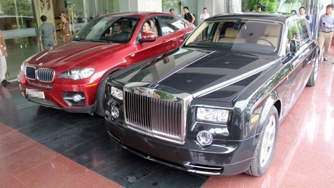 BMW X6 đọ dáng với Rolls Royce Phantom rồng