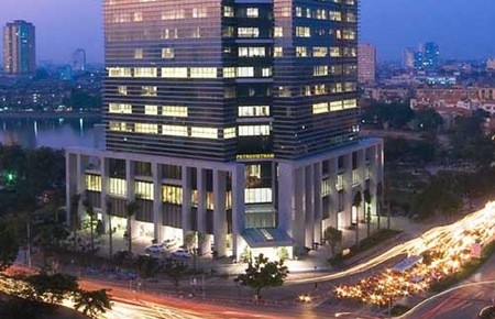 Trụ sở Petro Vietnam tại Hà Nội. Dư nợ tại ngân hàng của tập đoàn tại thời điểm tháng 9/2011 là 72.300 tỷ đồng.