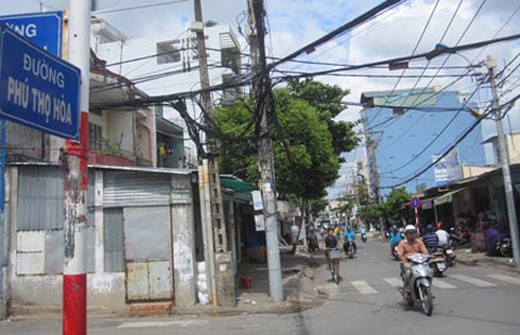 Đường Phú Thọ Hòa có nhiều bất động sản thuộc sở hữu của bà chủ lò bún đã đột tử.