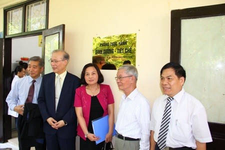 Các chuyên gia dinh dưỡng hàng đầu Việt Nam chụp hình lưu niệm cùng các chuyên gia Nhật Bản và Ajinomoto.
