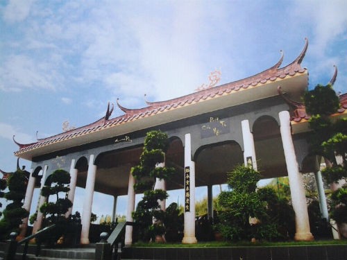 Nhà mồ của vị đại gia được xây dựng theo kiến trúc dạng gia tộc hào hoa