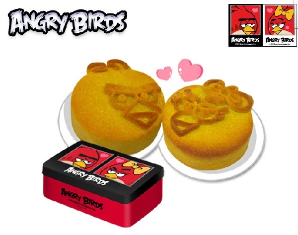 Vào thời điểm này năm ngoái, tại Trung Quốc, một loại bánh nướng dành cho Tết Trung thu cũng được chế biến với cảm hứng từ Angry Birds. Bánh gồm hai loại nhân trứng và nhân hạt sen, bán với giá 98 tệ/chiếc (khoảng 321.000 đồng).