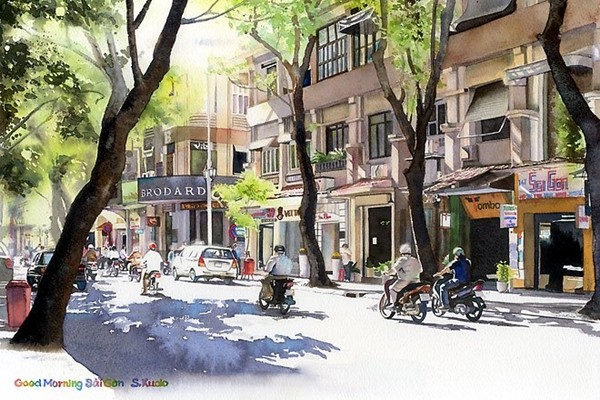 Những chiếc xe máy chầm chậm qua phố, những cửa hiệu vừa mở cửa, ánh nắng vàng len lỏi qua đám lá xanh… Yên bình quá chứ một sáng sớm Sài Gòn!