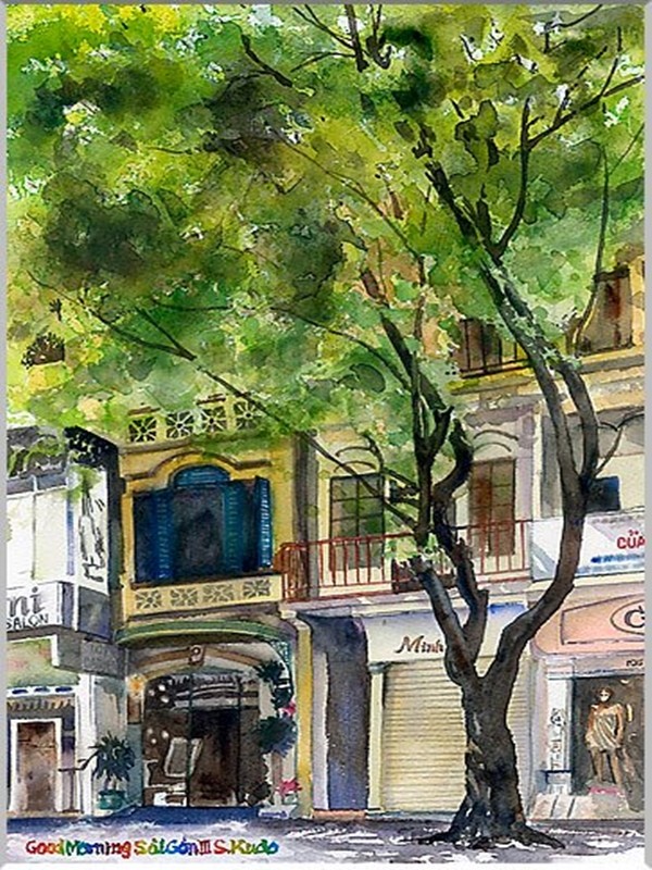 Một góc phố Sài Gòn mát rượi dưới tán cây xanh, một ngôi nhà cổ nằm lọt thỏm giữa những cửa hiệu hạng sang… Đối lập nhưng tuyệt vời!