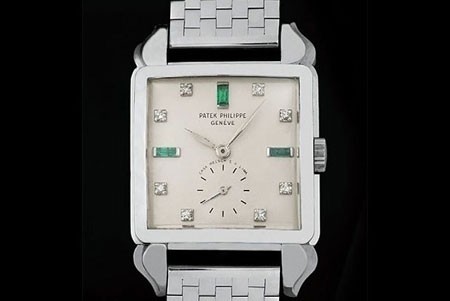 Đồng hồ chuẩn số 2424 Chiếc đồng hồ chuẩn số 2424 sản xuất vào năm 1952. Phần vỏ nạm ngọc lục bảo và kim cương tạo nên sự độc đáo vô song của chiếc đồng hồ có mức giá 600.000 USD này.